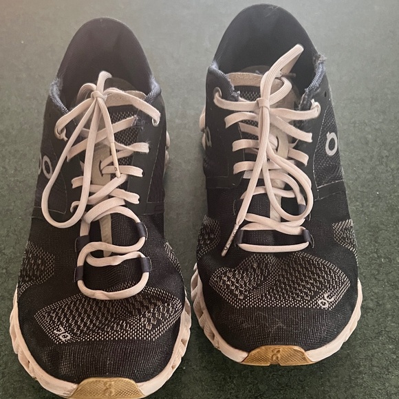 On Running - Picture 2 of 7